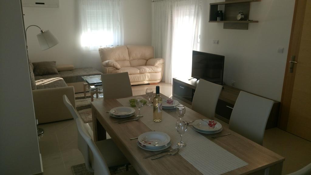 Apartments Vladimir Привлака Екстериор снимка